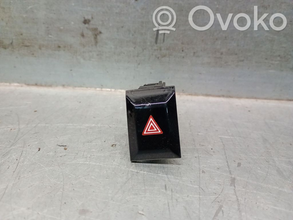 Toyota Corolla E160 E170 Avarinių žibintų jungtukas