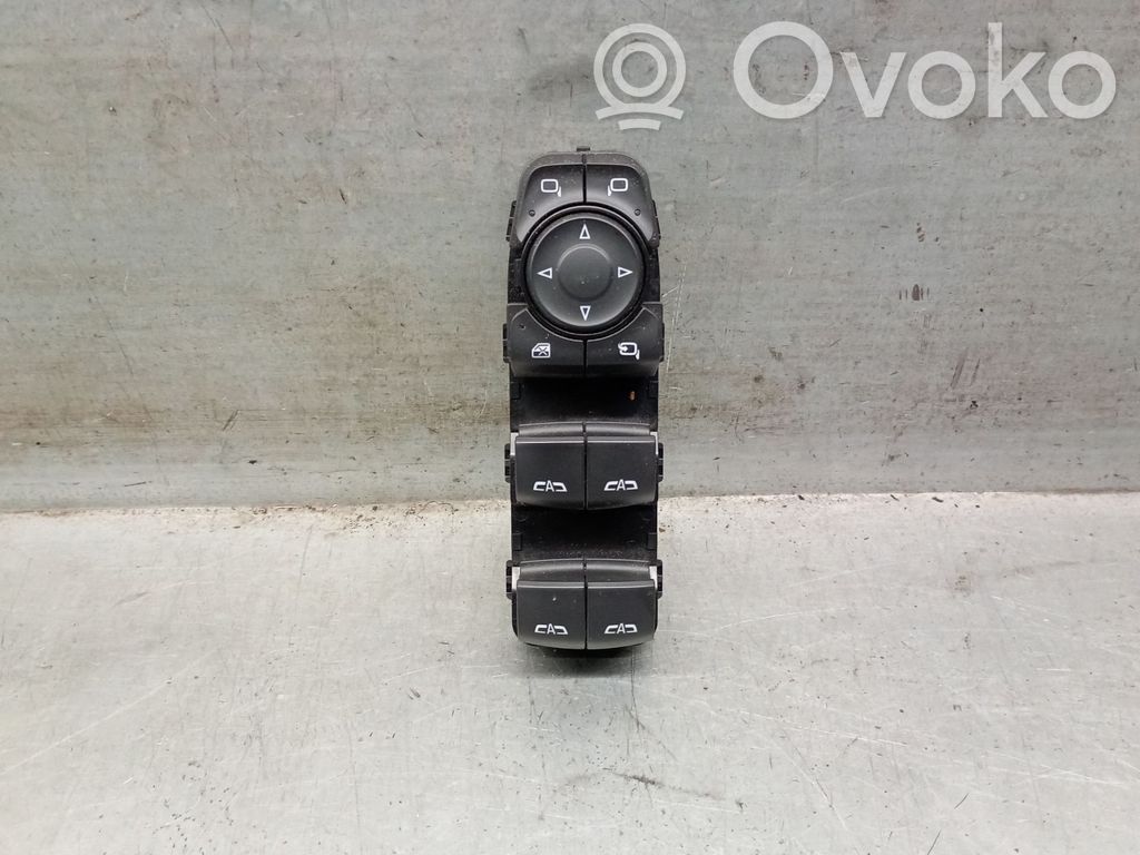 Opel Insignia B Electric window control switch 