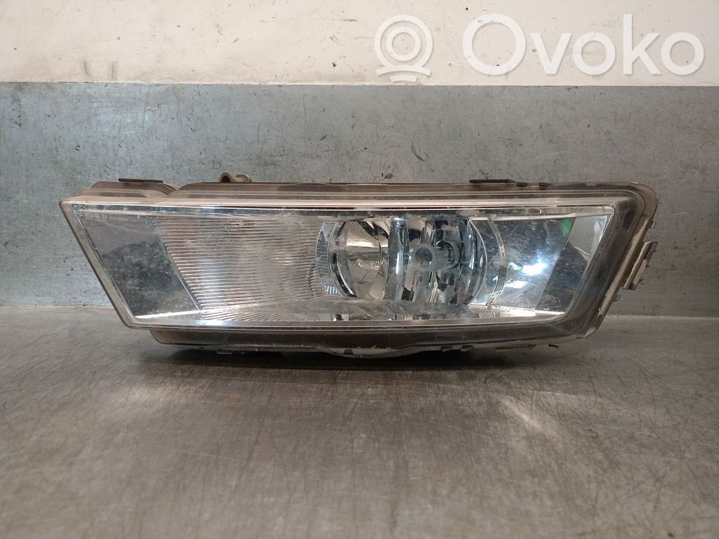 Skoda Rapid (NH) Feu antibrouillard avant 
