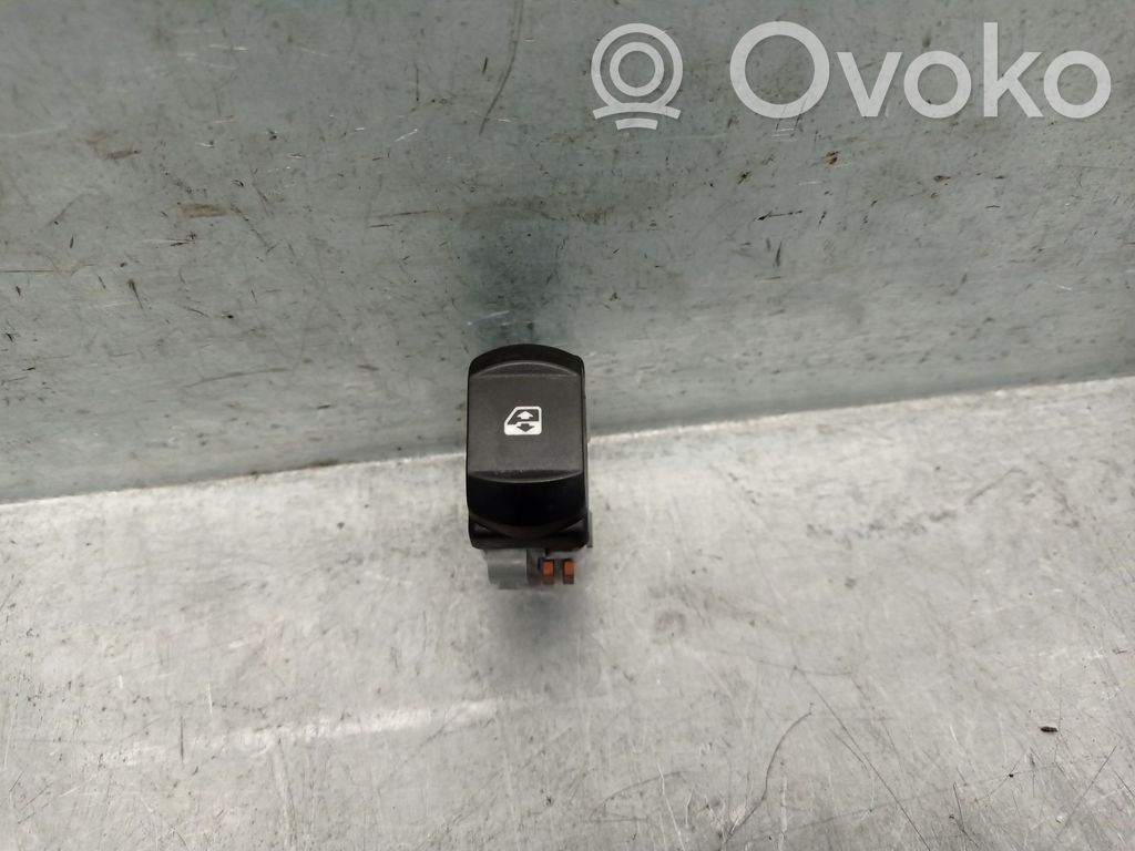 Renault Clio III Electric window control switch 