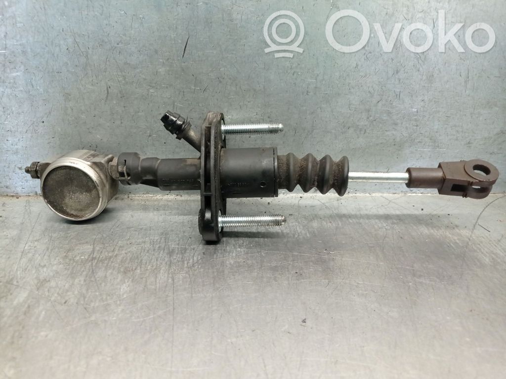 Opel Astra G Clutch slave cylinder