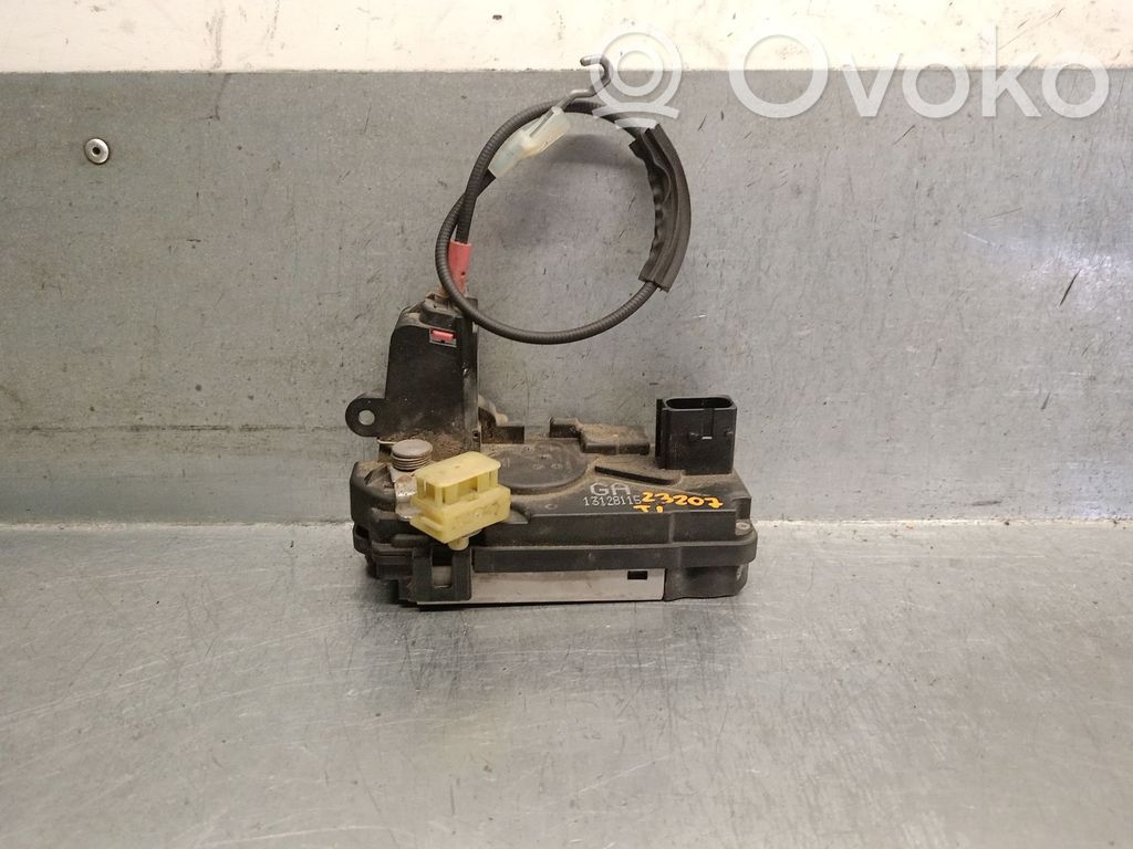 Opel Astra G Aizmugurē slēdzene 