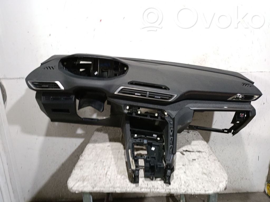 Peugeot 3008 II Панель приборов 