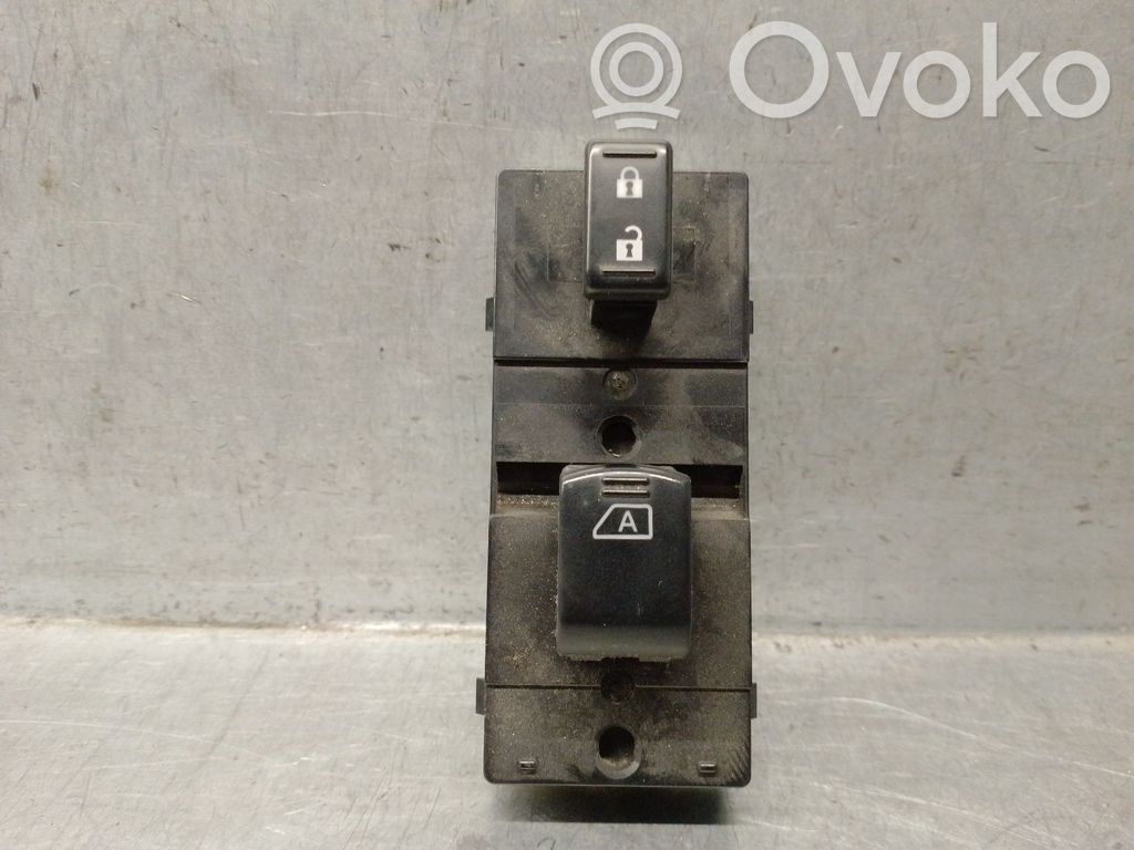 Infiniti EX Electric window control switch 
