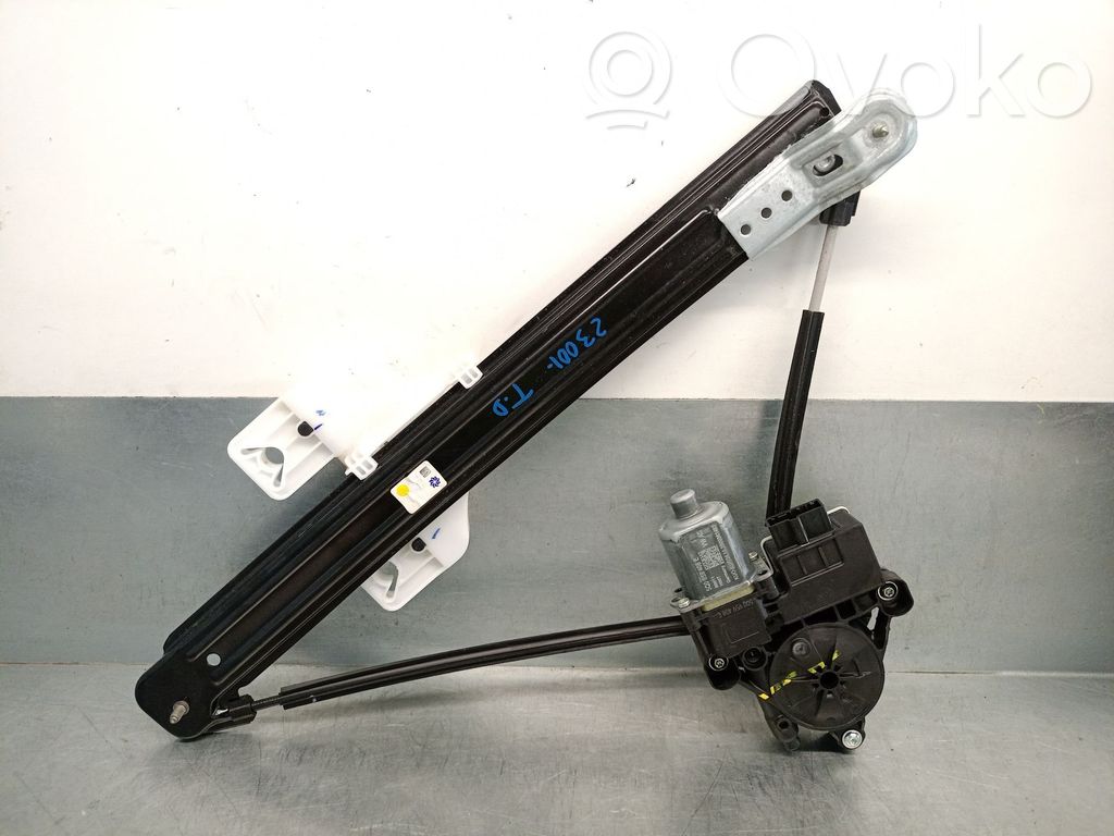 Skoda Karoq Takaoven ikkunan nostin moottorilla 