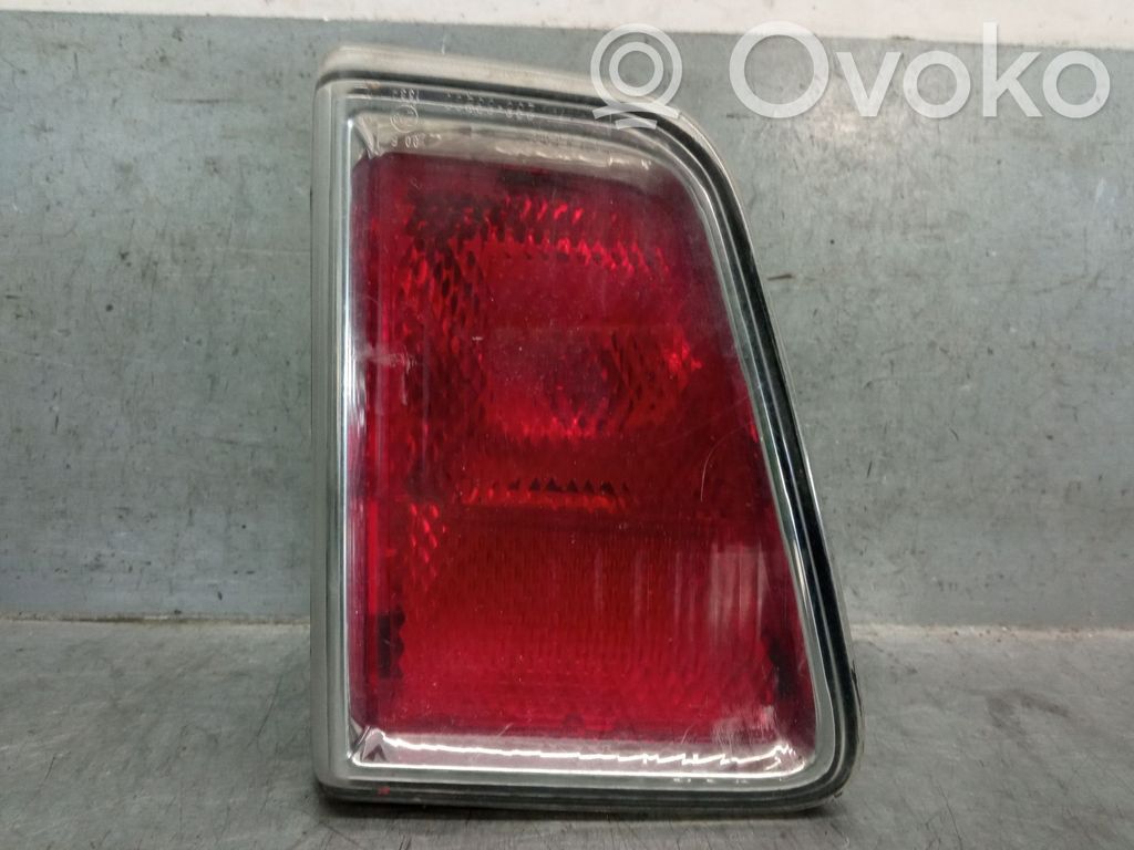Nissan Murano Z50 Aizmugurējais lukturis virsbūvē 