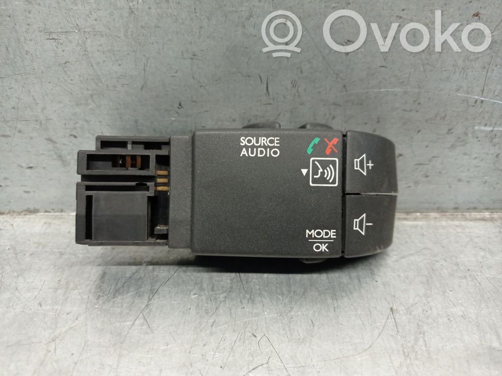 Renault Trafic II (X83) Steering wheel buttons/switches 