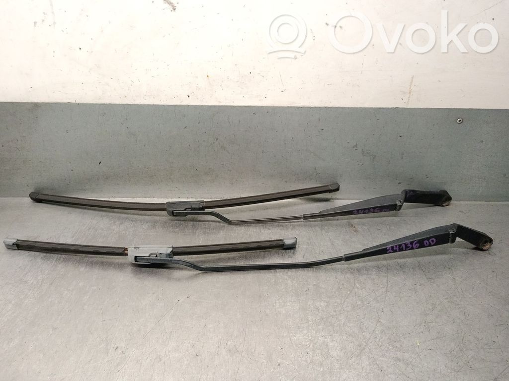 Volkswagen Golf SportWagen Front wiper blade arm 