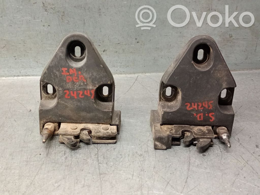 Opel Vivaro Spyna galinio borto 