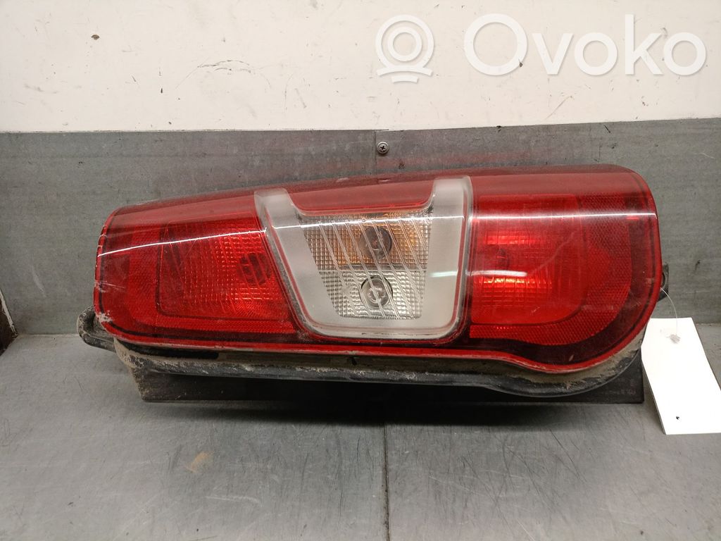 Opel Combo E Lampa tylna