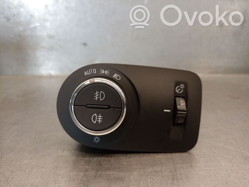 Opel Mokka B Interrupteur d'éclairage de la cabine dans le panneau
