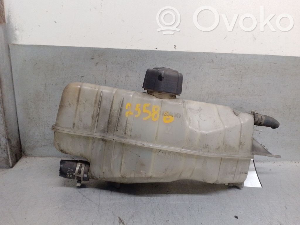 Nissan Micra C+C Vas expansiune combustibil 