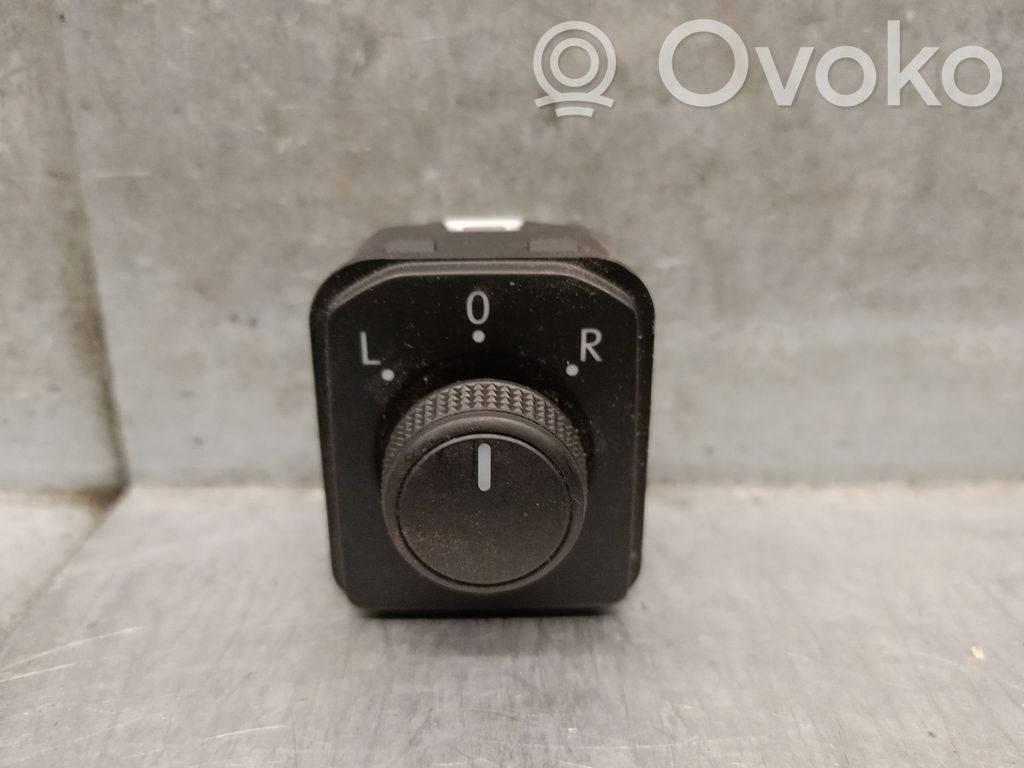 Skoda Kamiq Interruptor del espejo lateral
