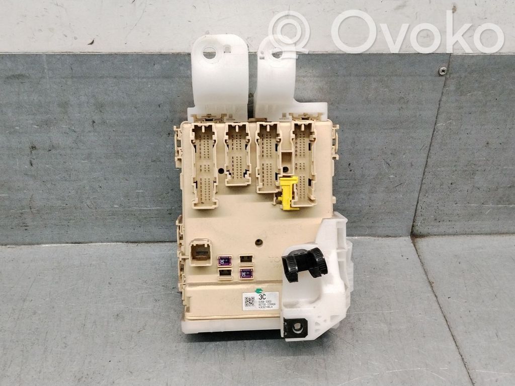 Toyota Auris E180 Drošinātāju kaste (komplekts) 