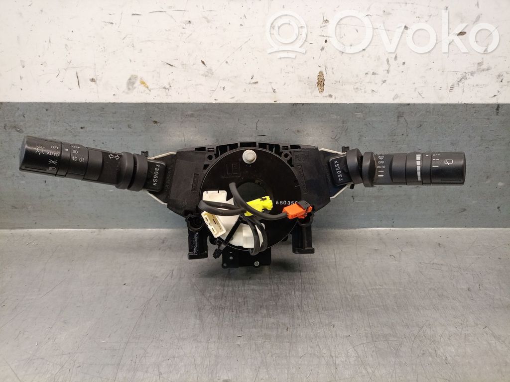 Nissan Qashqai Interrupteur d'éclairage de la cabine dans le panneau