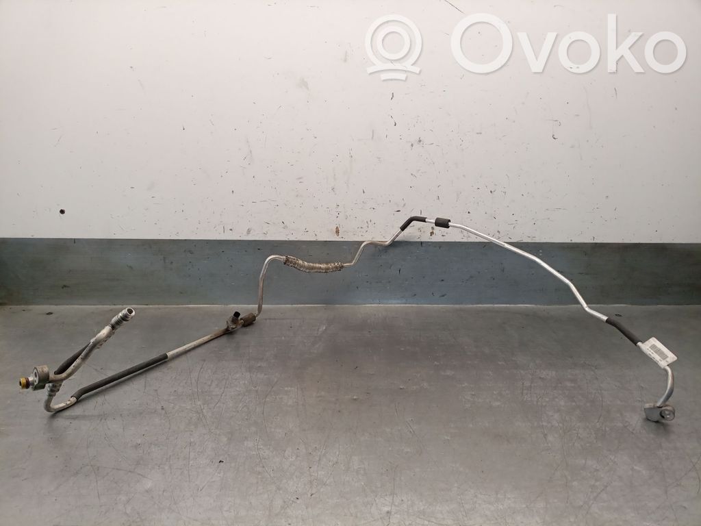 BMW 1 E81 E87 Ilmastointilaitteen putki (A/C) 