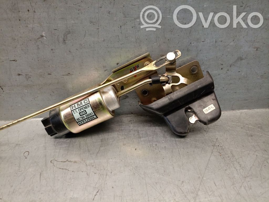 Hyundai Lantra I Tailgate lock latch 