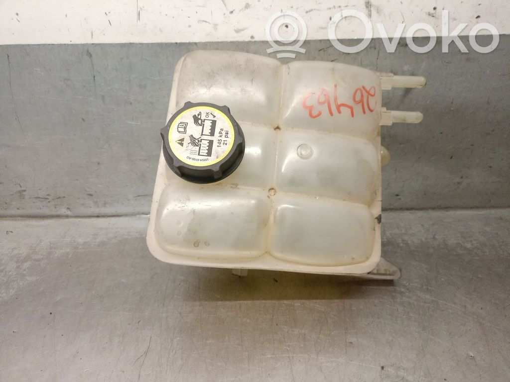 Volvo S40, V40 Degvielas izplešanās tvertne