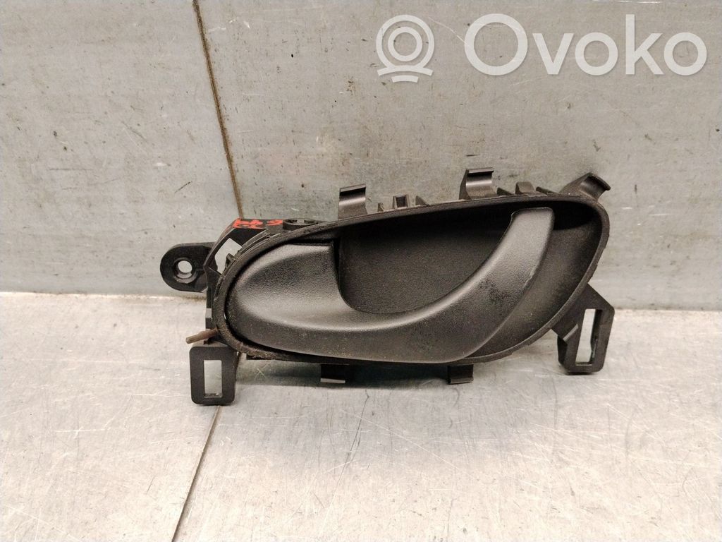 Nissan Pulsar Manecilla interna puerta trasera