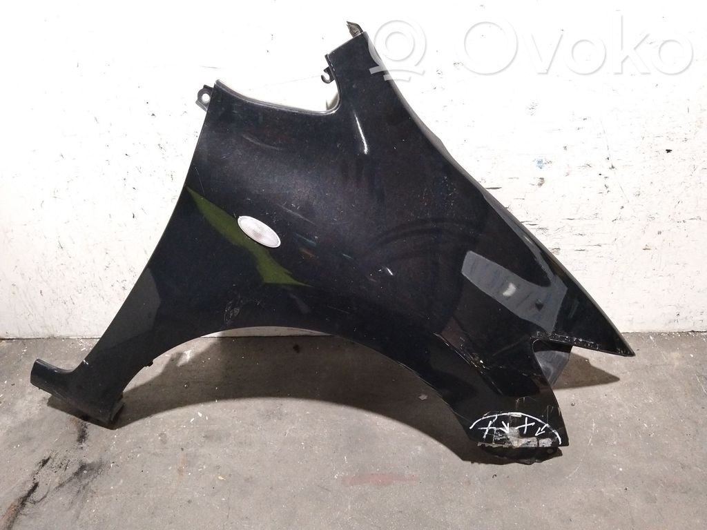 Toyota Auris 150 Błotnik przedni 