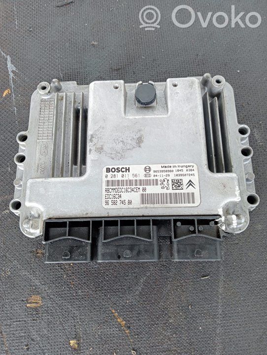 Unidad de control/módulo del motor   0281011561