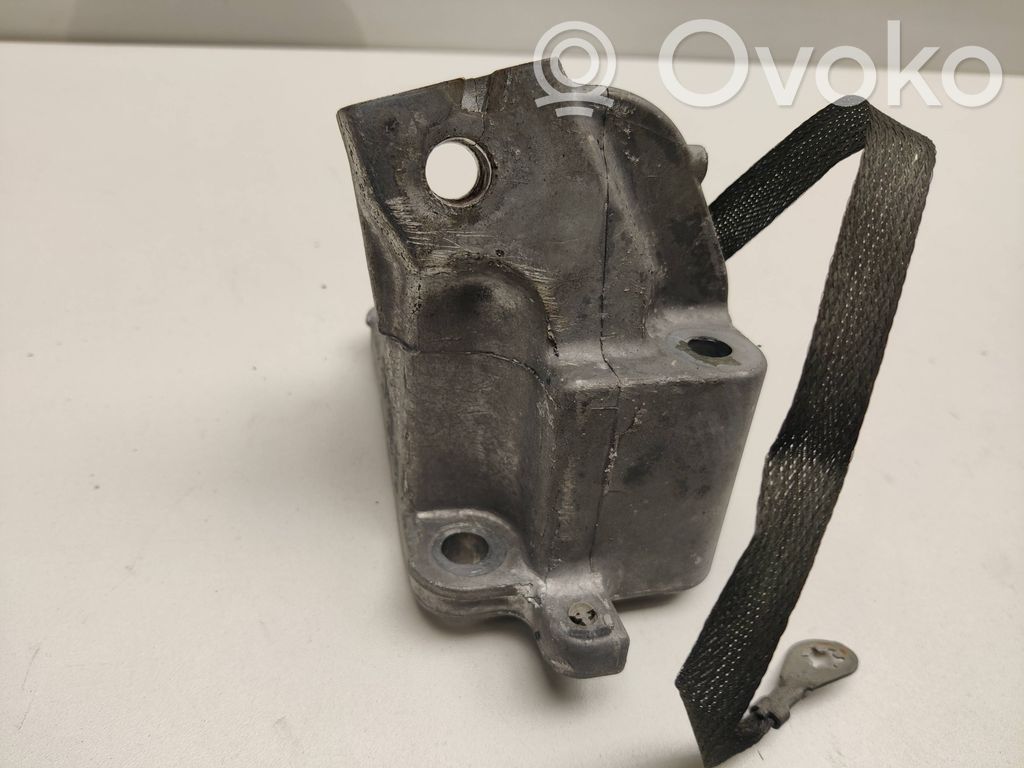 Engine mounting bracket   68275984AA