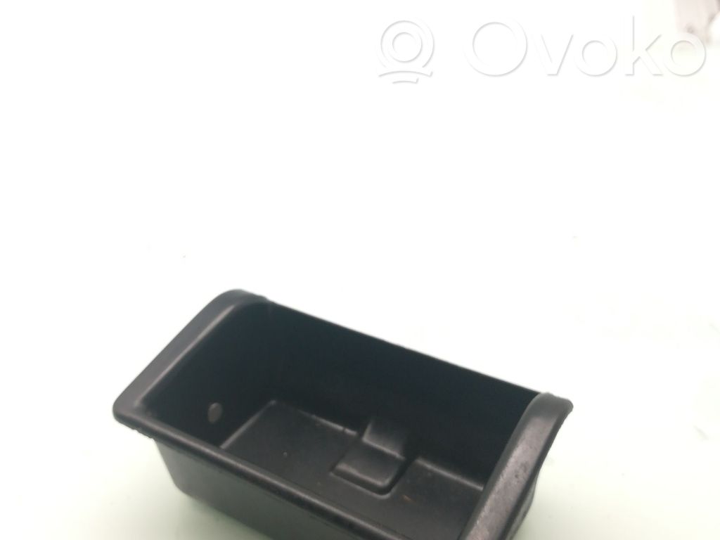 Car ashtray   8D0857961A