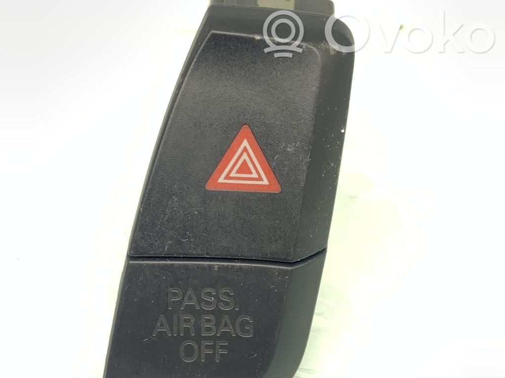 Hazard light switch   8K2941509A