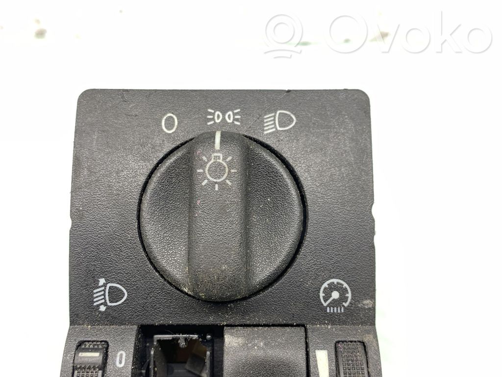 Light switch   09180774
