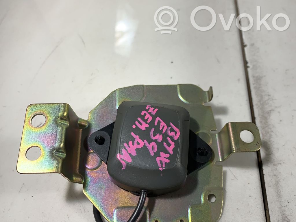 BMW 5 E39 GPS-pystyantenni 