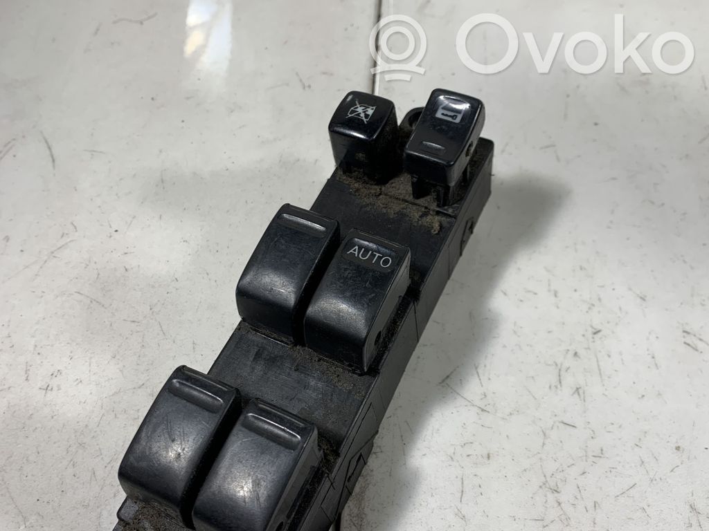 Nissan X-Trail T30 Electric window control switch 