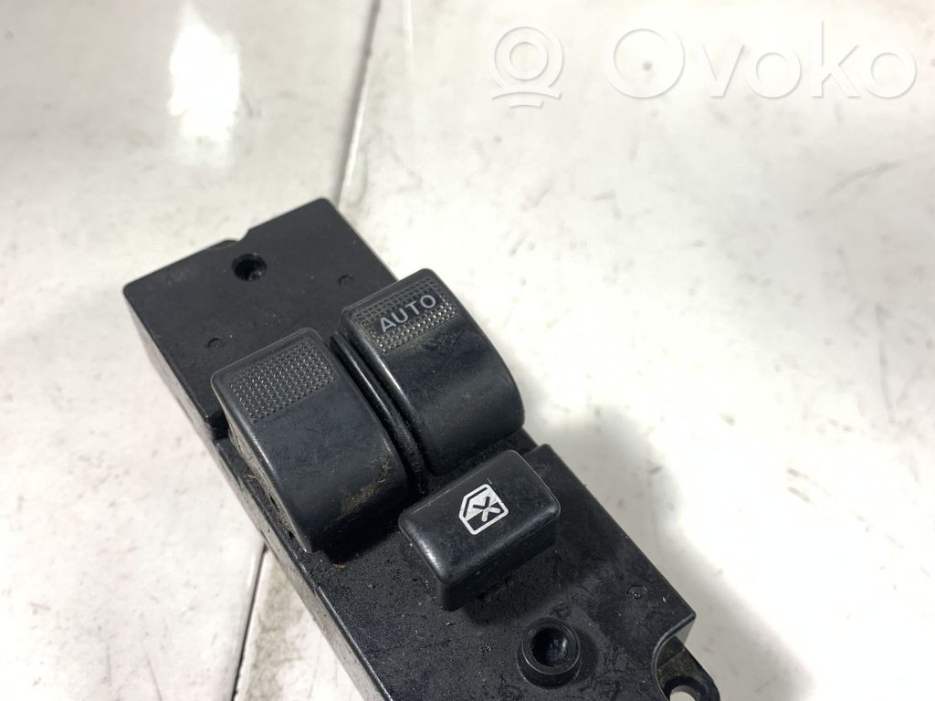Elektrisko logu slēdzis   C8HD173