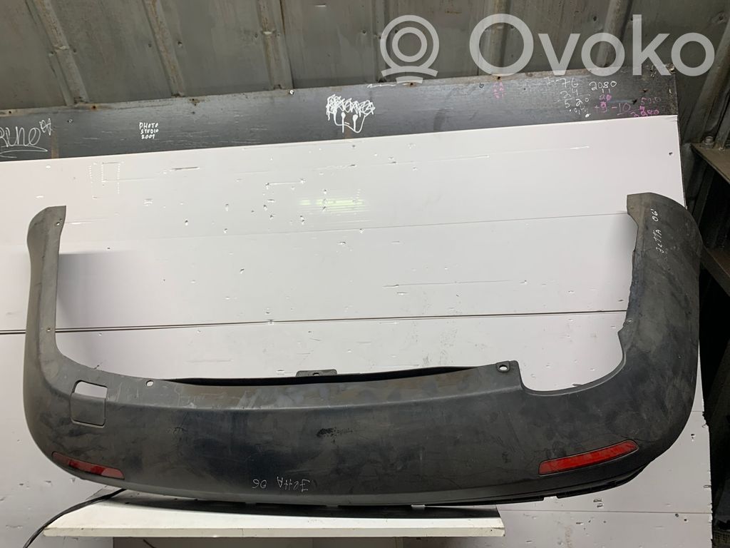 Volkswagen Jetta V Moldura inferior del parachoques trasero 