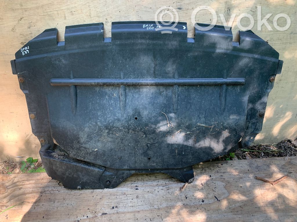 Cache de protection sous moteur