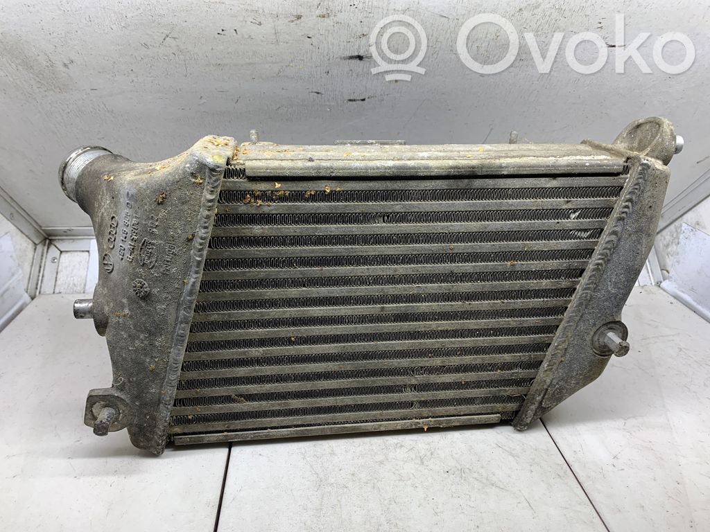 Starpdzesētāja radiators   4E0146806D