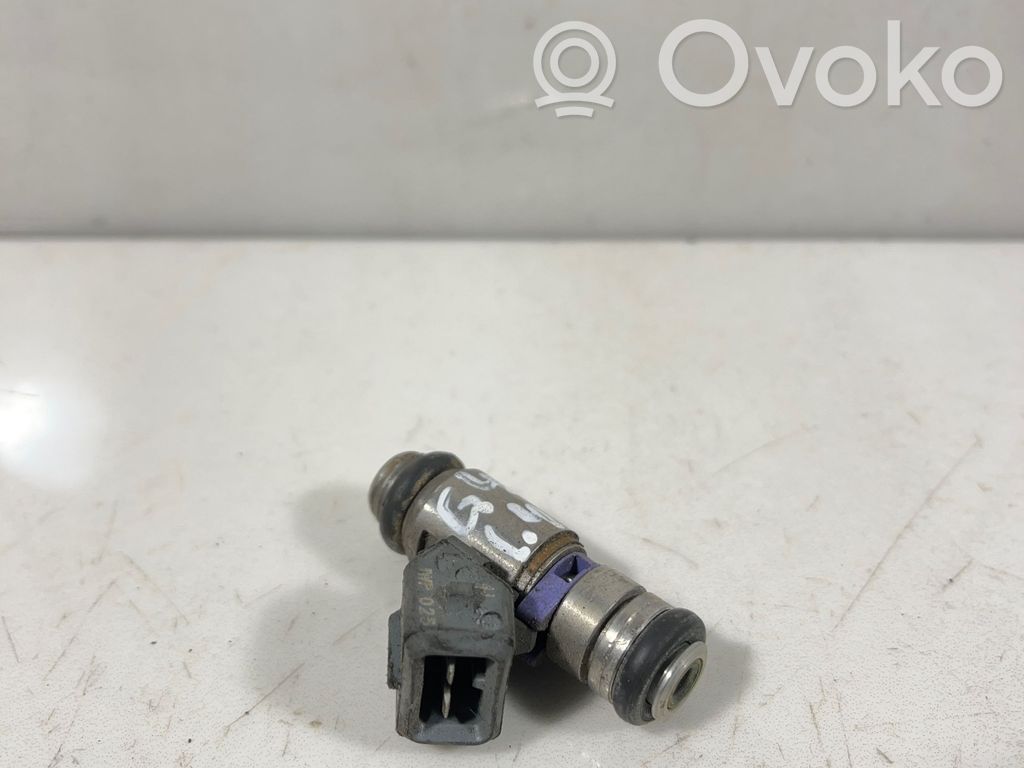 Volkswagen Golf IV Inyector de combustible 