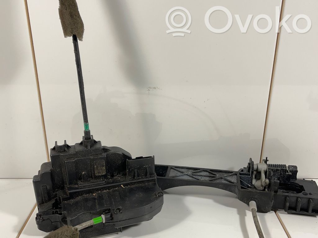 Nissan Qashqai Etuoven lukko 