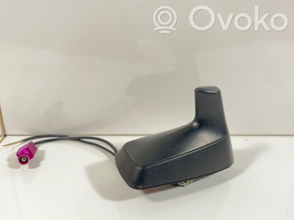 Audi A6 S6 C5 4B GPS-pystyantenni 