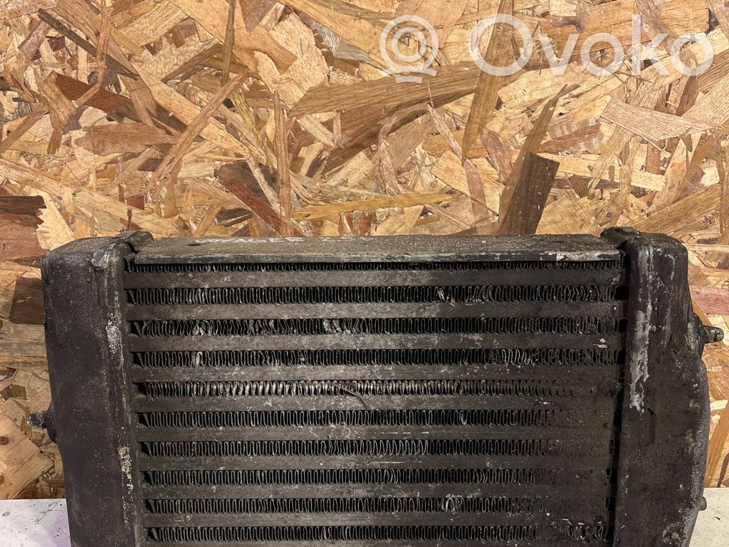 Chrysler Voyager Intercooler air channel guide 