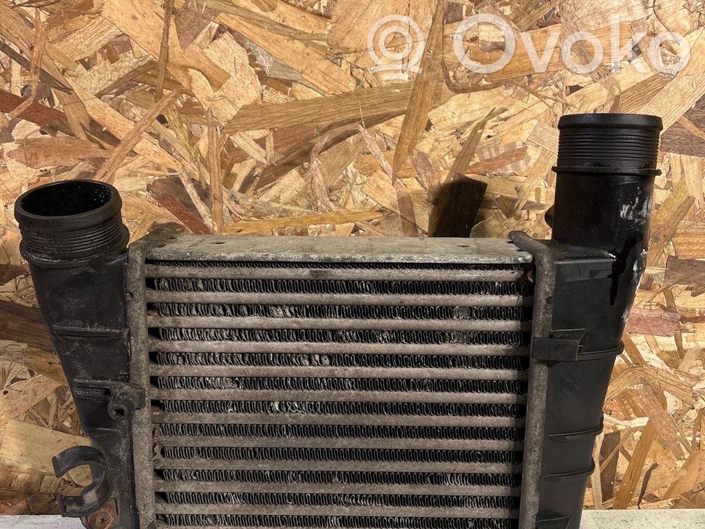 Audi A4 S4 B7 8E 8H Oro nukreipėjas/ kanalas interkūlerio radiatoriaus 