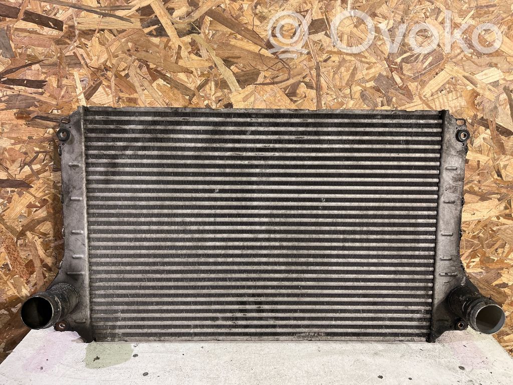Toyota Avensis T250 Oro nukreipėjas/ kanalas interkūlerio radiatoriaus 