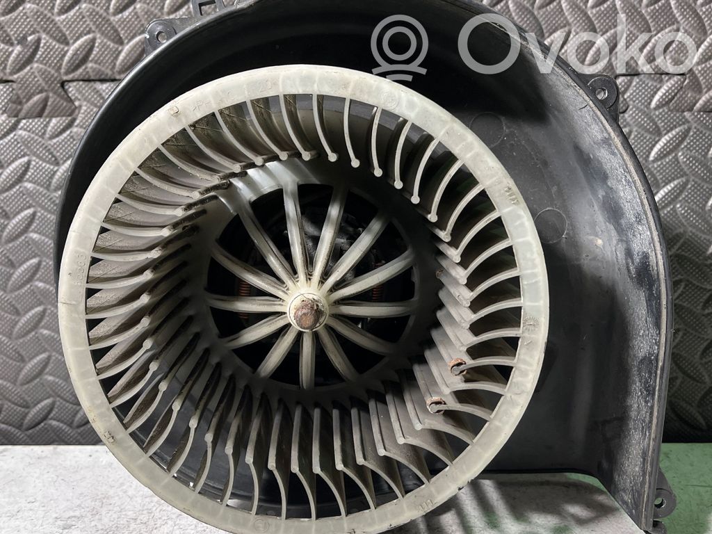 Volkswagen Polo IV 9N3 Pečiuko ventiliatorius/ putikas 