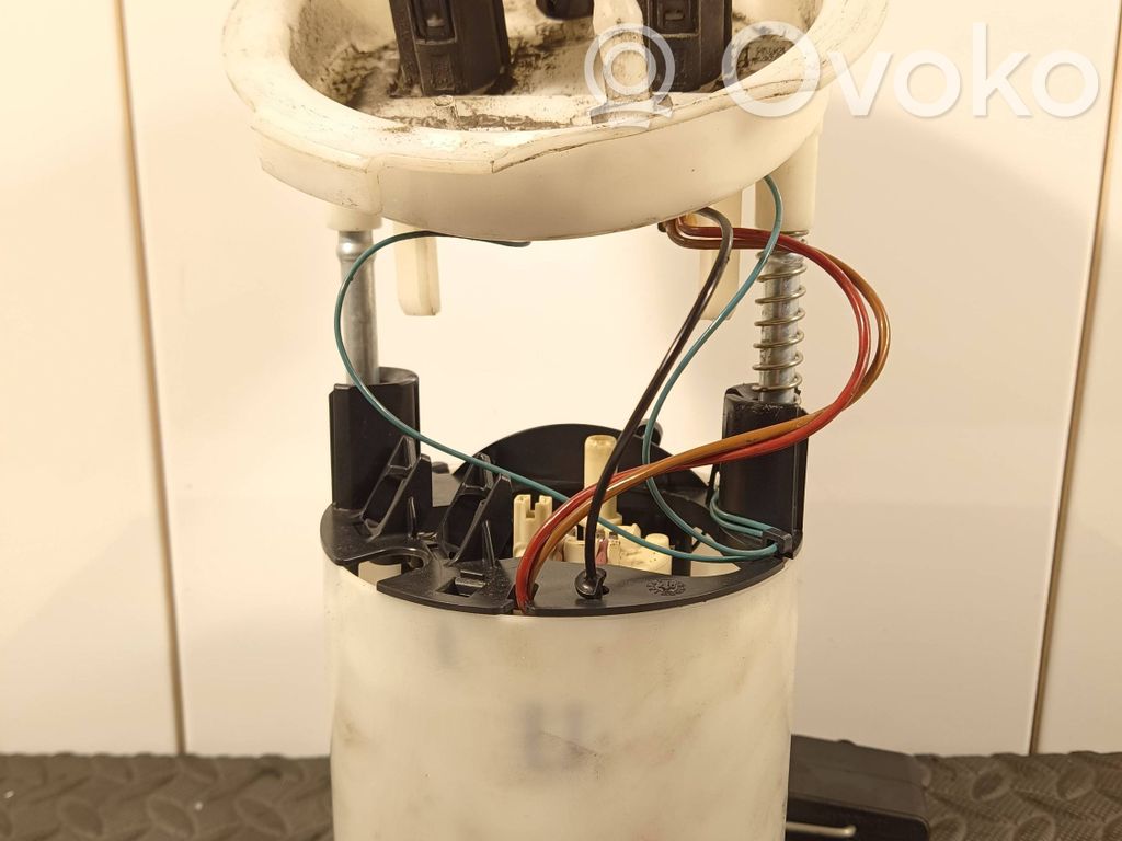 BMW 3 E90 E91 Polttoainesäiliön pumppu 