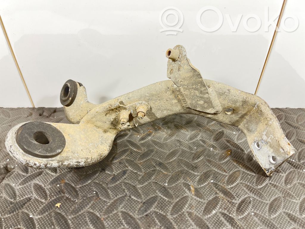 Intercooler pipe mounting bracket   4E0145814