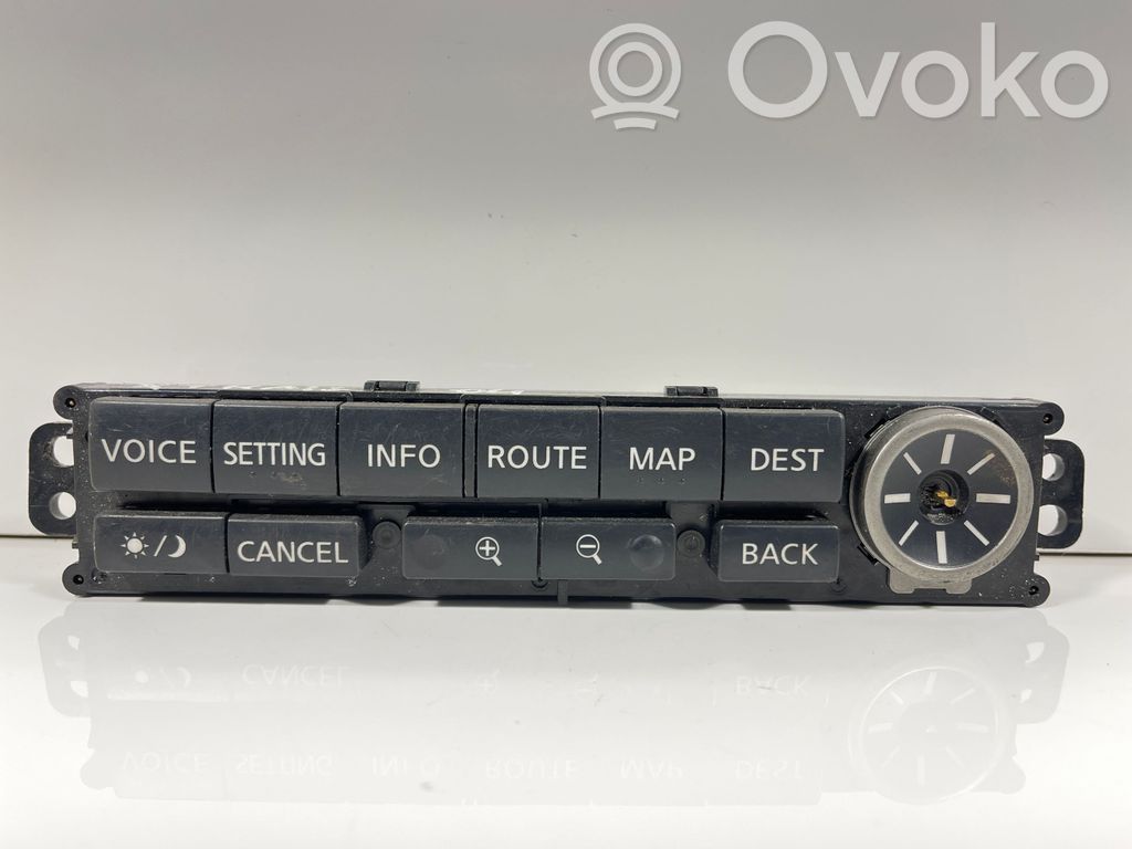 Nissan X-Trail T30 Konsola środkowa / Radio / GPS 