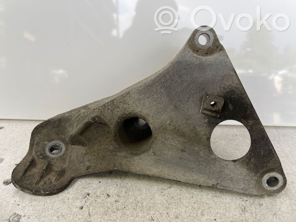 BMW 5 E60 E61 Engine mounting bracket 