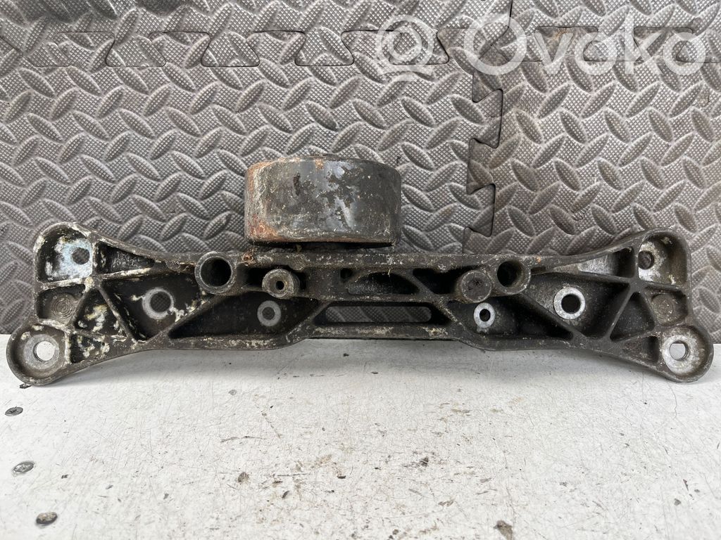 BMW 5 E39 Gearbox mounting bracket 