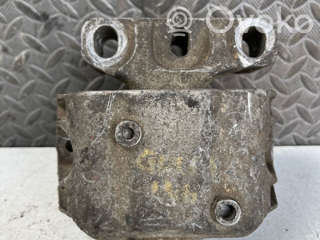 Volkswagen Golf IV Engine mount bracket 