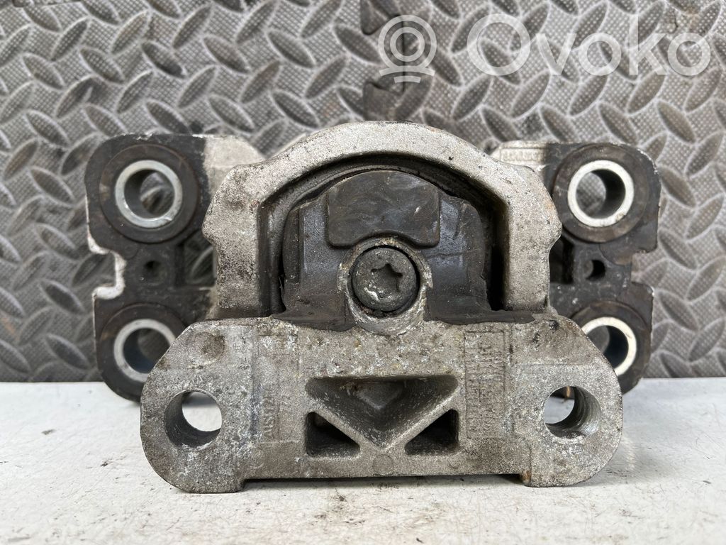 Volvo S80 Engine mount bracket 