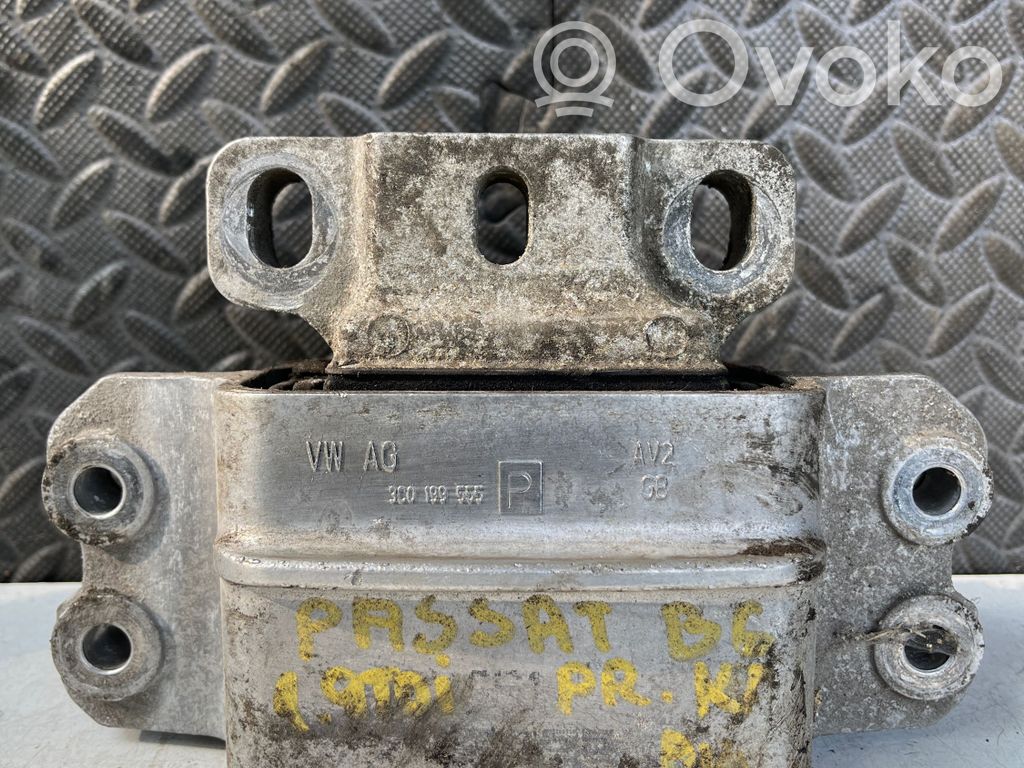 Volkswagen PASSAT B6 Engine mount bracket 